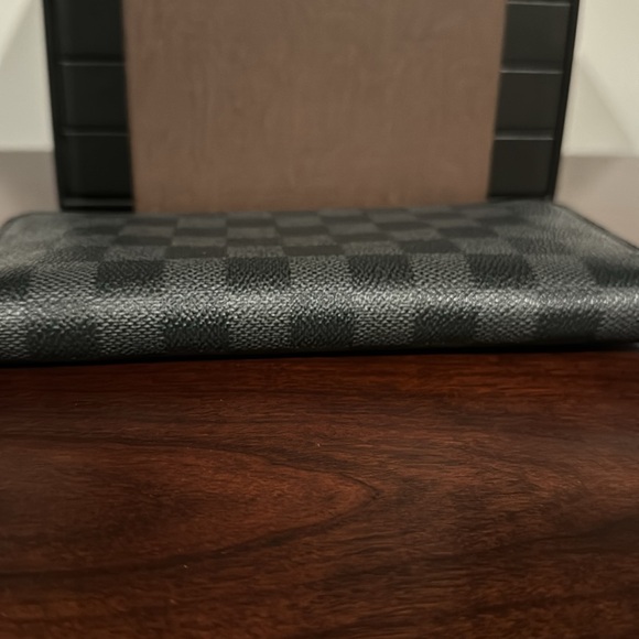 Graphite Louis Vuitton zippy wallet - Picture 3 of 13